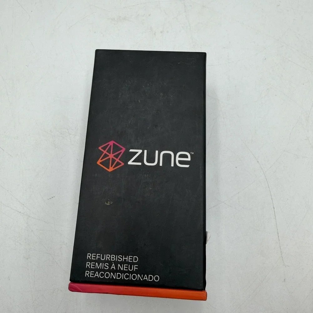 Microsoft Zune 1143 Black 16 GB Digital Media Player For Parts Does Not Charge